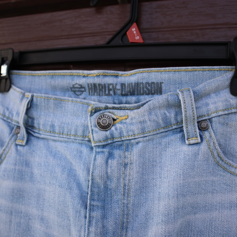Harley-Davidson Women's Light Blue Denim Shorts Size 31 - Picture 2 of 7